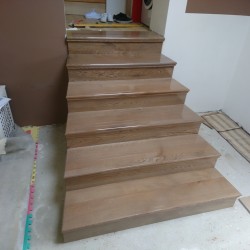 Stopnice iz masivnega lesa